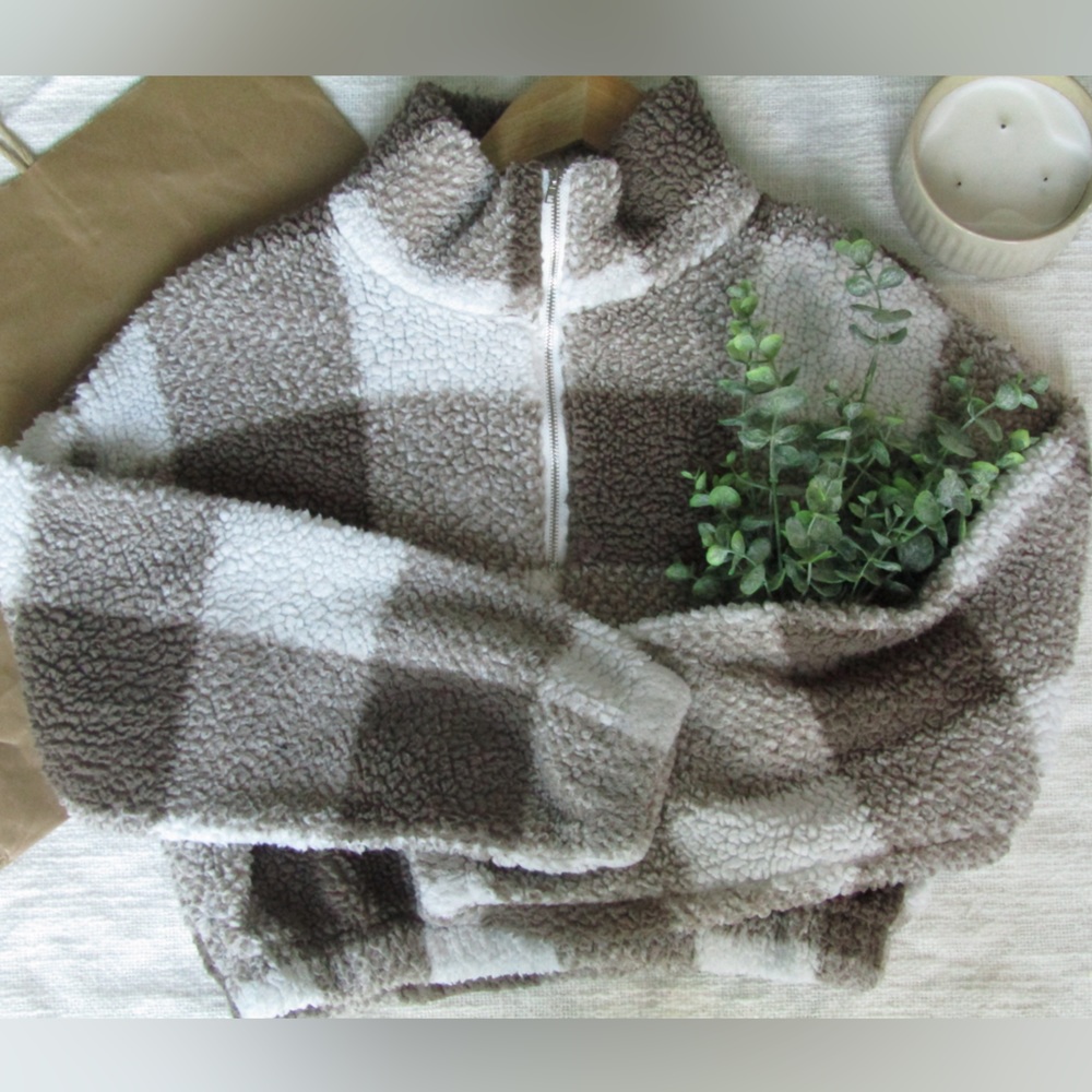 Brown and white Romwe cropped sweater in the size small.